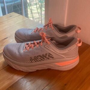 Hoka One One Bondi 7 in Women’s Size 9.5 in PERFECT condition! Tried on once!